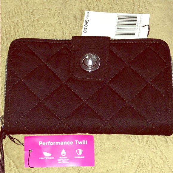 Vera Bradley Handbags - ❤️ SALE ❤️ NWT Vera Brady Iconic Turn Lock Wallet